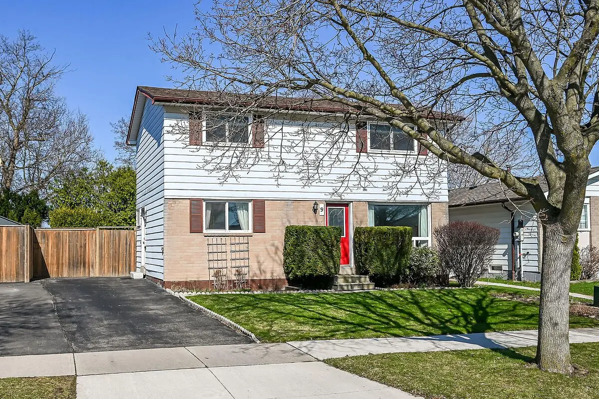 9 MELLENBY ST, Hamilton, ON L8J 1E6