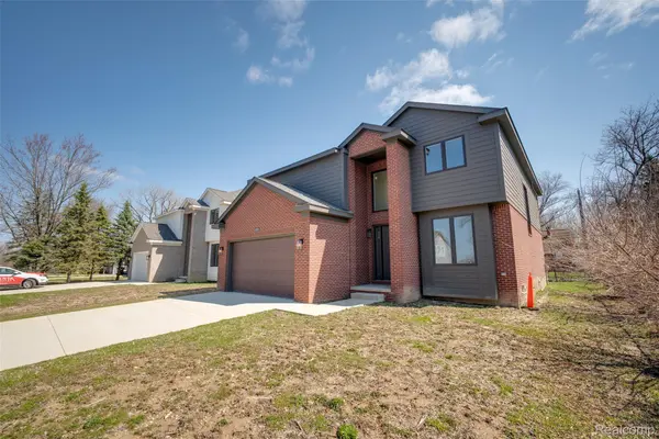 2921 Walsh DR, Rochester Hills, MI 48309