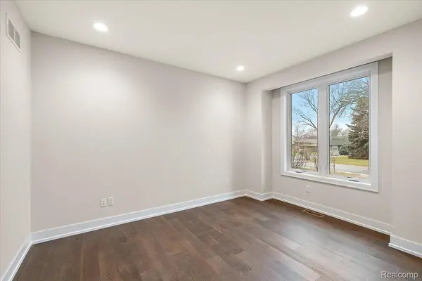 2921 Walsh DR, Rochester Hills, MI 48309