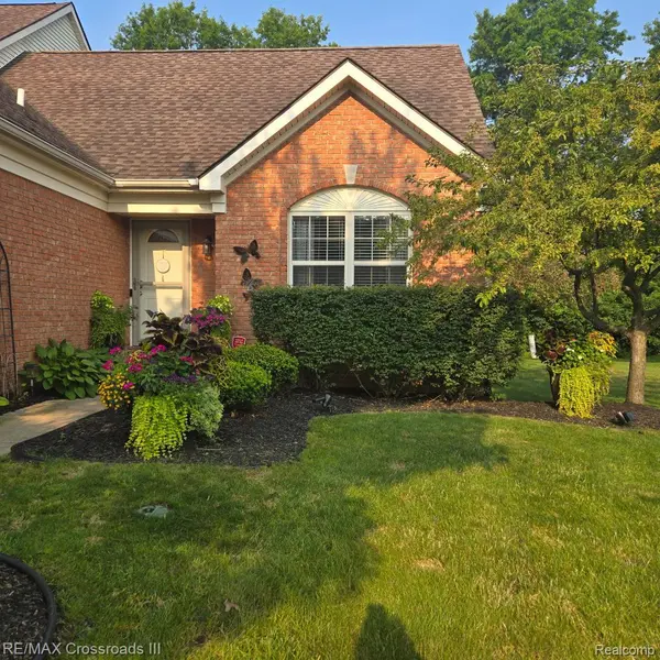 8776 Ironwood DR, Van Buren Charter Township, MI 48111