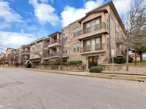 2800 Sandage Avenue #206, Fort Worth, TX 76109