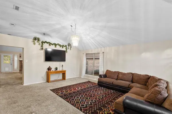 8729 Sabinas Trail, Fort Worth, TX 76118