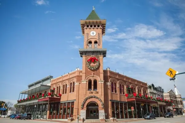 711 E Wall Street, Grapevine, TX 76051