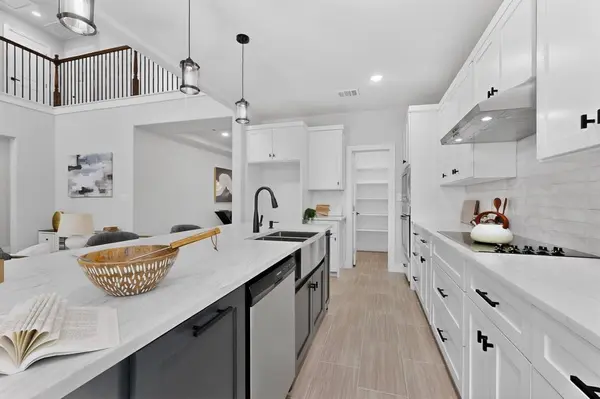 6810 Windward View Drive, Rowlett, TX 75088