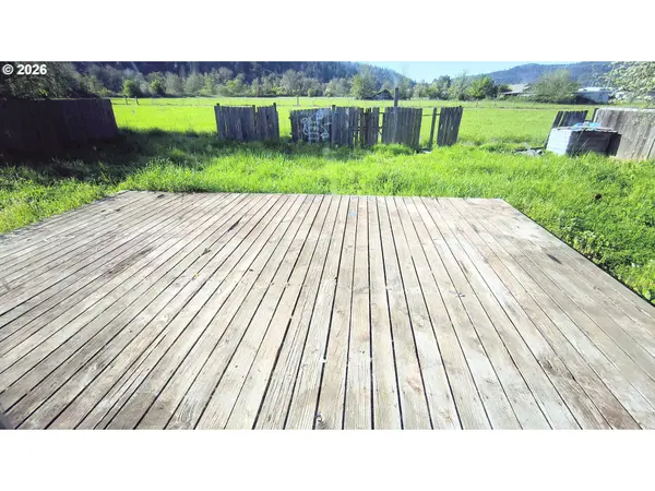 214 VALLEY CT, Sutherlin, OR 97479