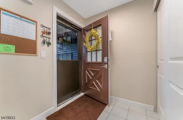 13 Ridgedale Dr, Clinton Twp., NJ 08801