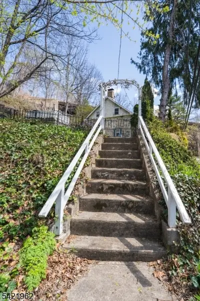 1053 S Main St, Phillipsburg Town, NJ 08865