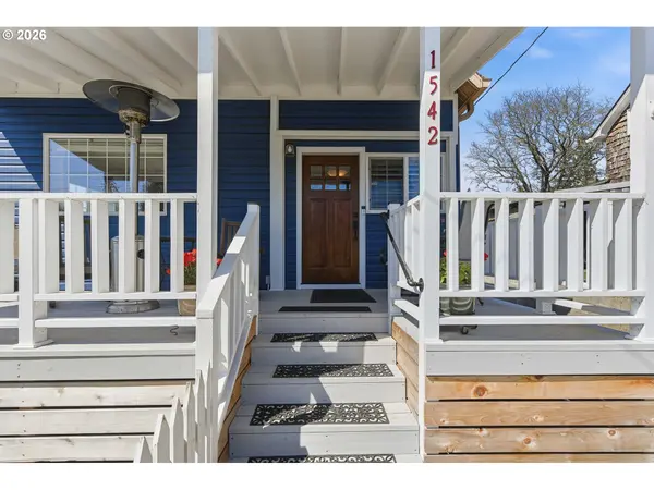 1542 MEADE ST, North Bend, OR 97459