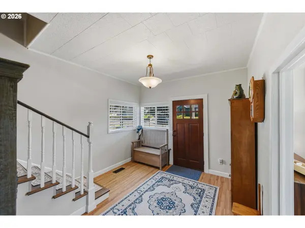 1542 MEADE ST, North Bend, OR 97459