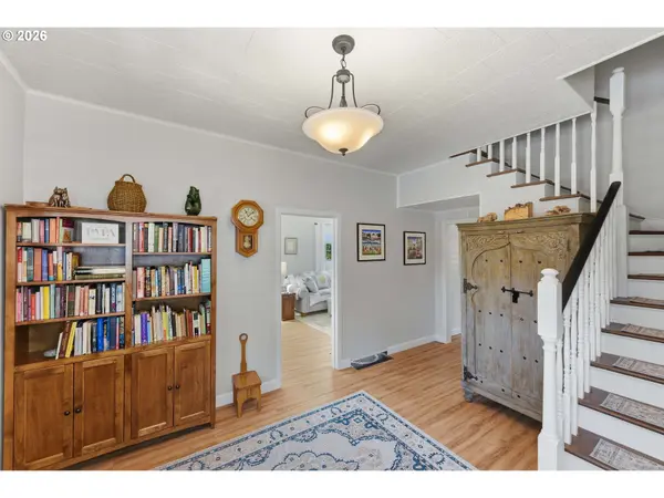 1542 MEADE ST, North Bend, OR 97459