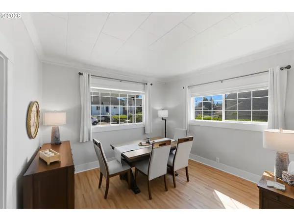 1542 MEADE ST, North Bend, OR 97459