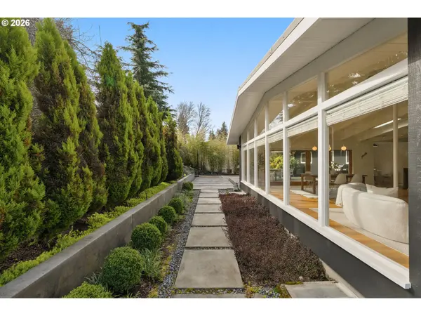 4207 SW 52ND AVE SW, Portland, OR 97221