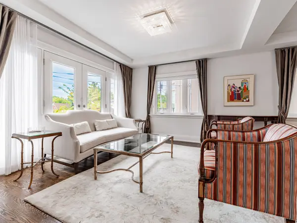 440 Glengarry AVE, Toronto C04, ON M5M 1E8