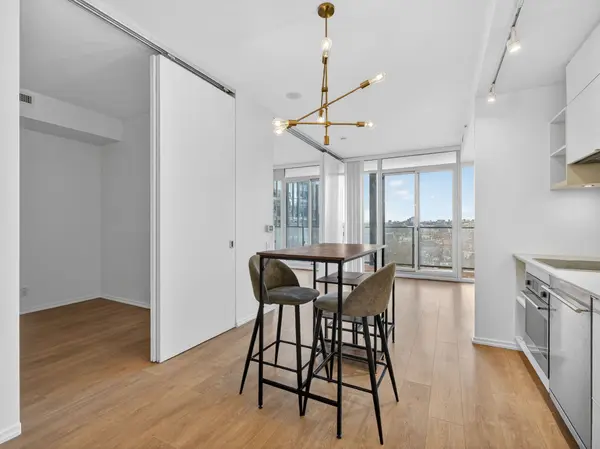 125 Peter ST #1704, Toronto C01, ON M5V 0M2