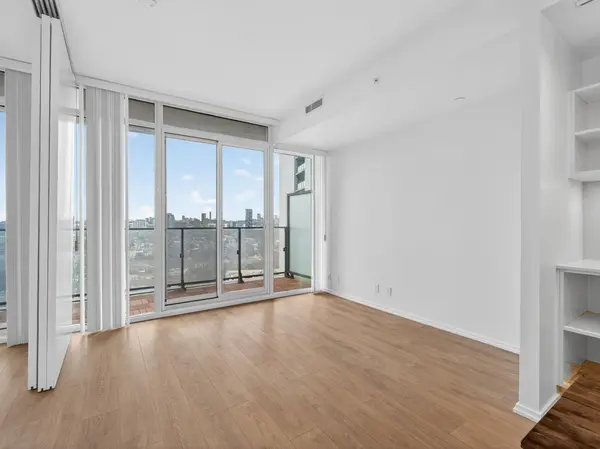 125 Peter ST #1704, Toronto C01, ON M5V 0M2