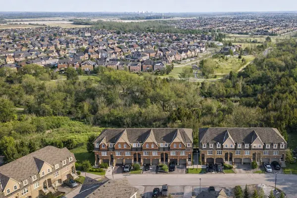 31 Reevesmere LN, Ajax, ON L1Z 0L3