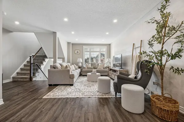 54 Streathern WAY, Clarington, ON L1C 3X1