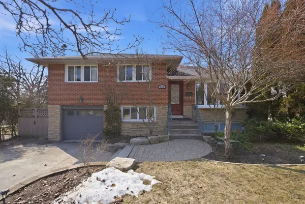 118 Applewood CRES,  Whitby,  ON L1N 2E7