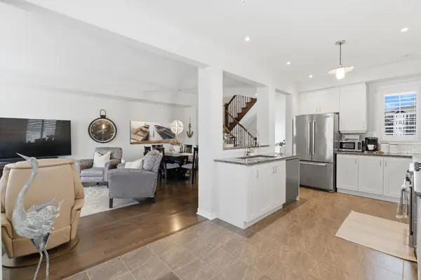 320 Lakebreeze DR N, Clarington, ON L1B 0A1