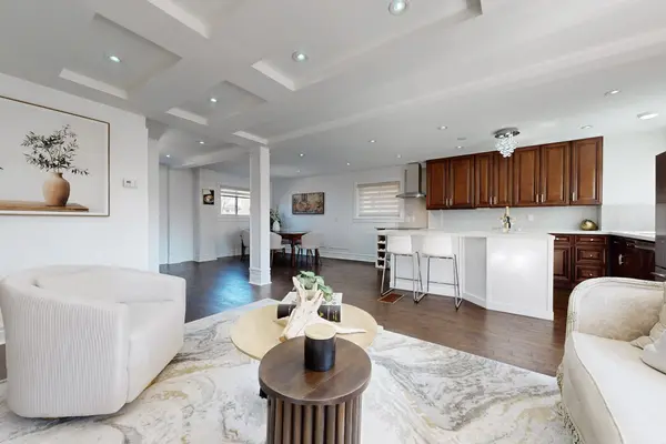 21 Pretoria AVE, Toronto E03, ON M4K 1T2