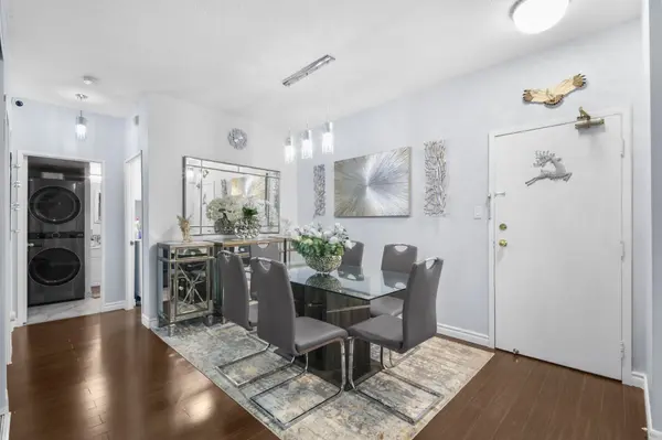 326 Major Mackenzie DR E #805, Richmond Hill, ON L4C 8T4