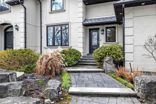 18 Walnut Glen PL, Markham, ON L6C 1A3