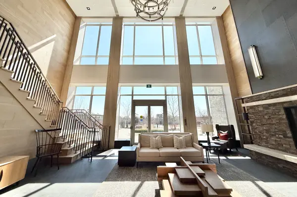 9 Stollery Pond CRES #208, Markham, ON L6C 1K4