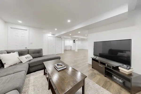 303 King ST E, East Gwillimbury, ON L0G 1M0