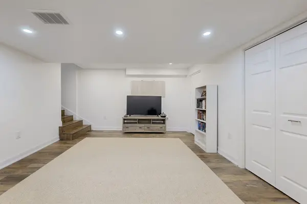 303 King ST E, East Gwillimbury, ON L0G 1M0