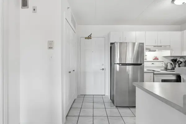 1411 Walkers Line #213, Burlington, ON L7M 4P5