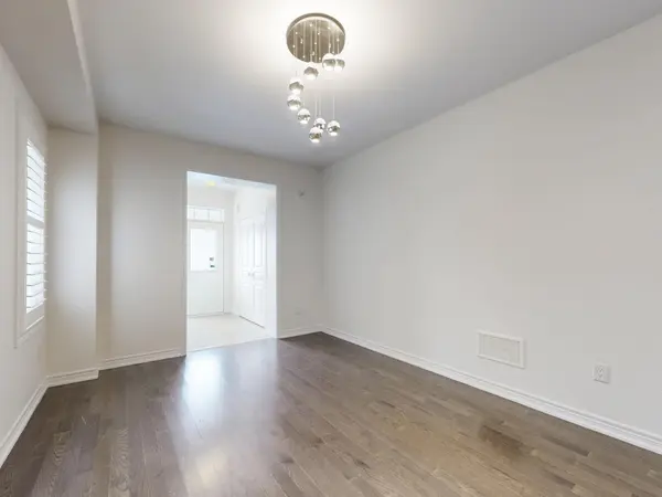 10 Lloyd CRES, Brampton, ON L7A 4J5