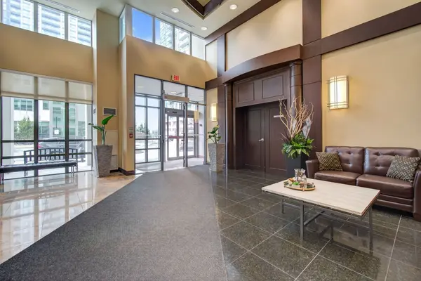 335 Rathburn RD W #505, Mississauga, ON L5B 0C8