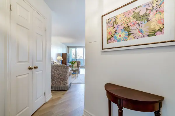 95 La Rose AVE #308, Toronto W09, ON M9P 3T2