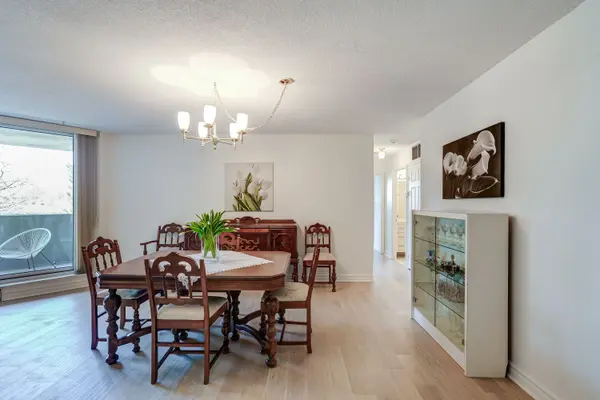 95 La Rose AVE #308, Toronto W09, ON M9P 3T2