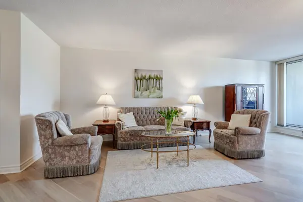 95 La Rose AVE #308, Toronto W09, ON M9P 3T2