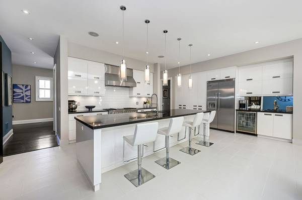 4507 Lakeshore RD, Burlington, ON L7L 1B3