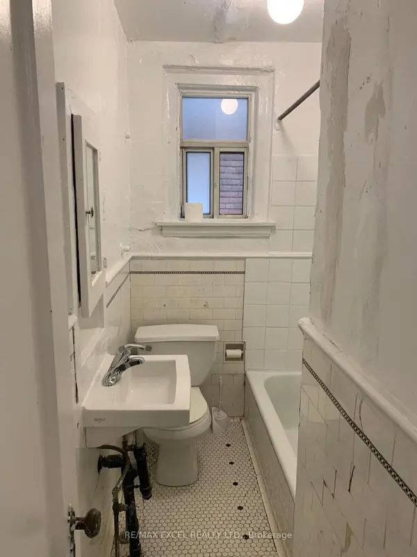 1A Elm Grove AVE #24, Toronto W01, ON M6K 2H9