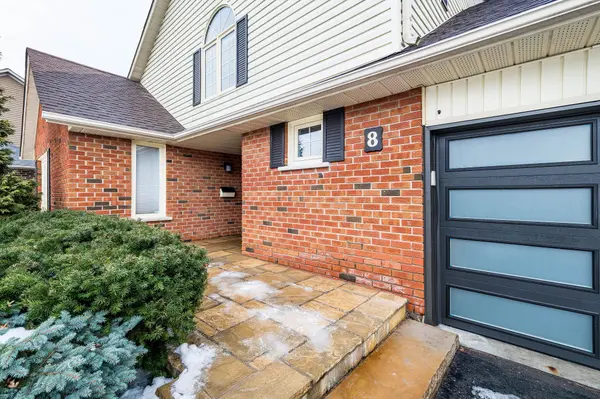 8 Wadsworth CIR, Brampton, ON L6Z 1W7