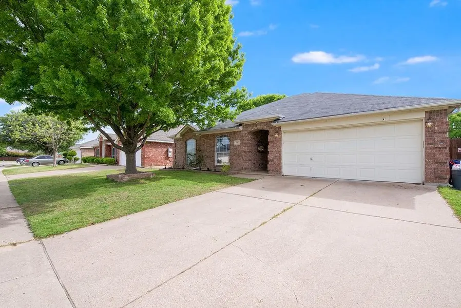943 Morgan Drive, Burleson, TX 76028