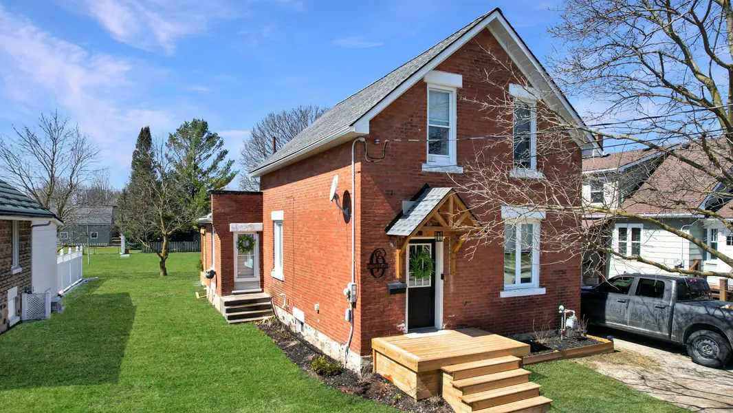 588 12th AVE, Hanover, ON N4N 2V6