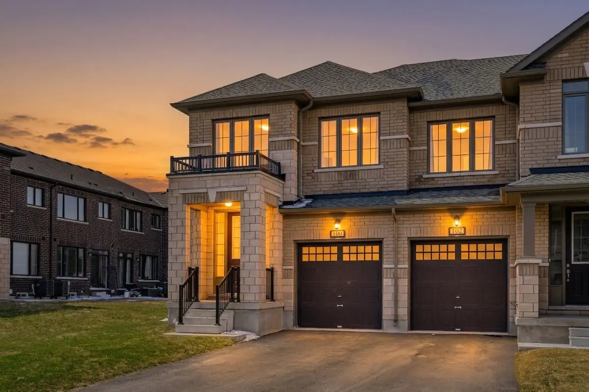 100 Corley ST W, Kawartha Lakes, ON K9V 6C2