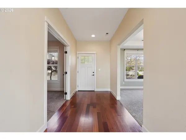 604 NW MT BACHELOR ST, Mc Minnville, OR 97128