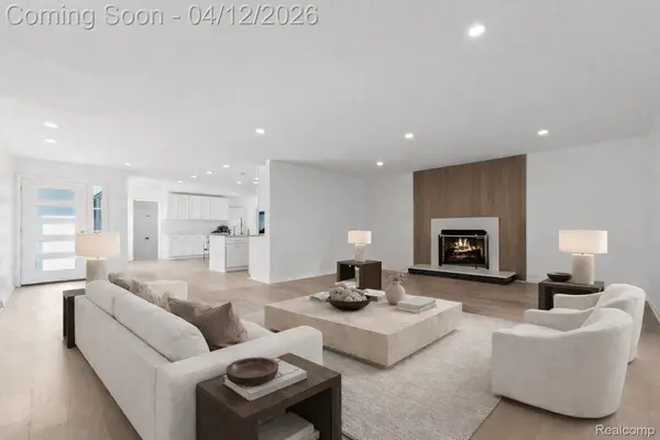 6850 WHITE PINE DR, Bloomfield Charter Township, MI 48301