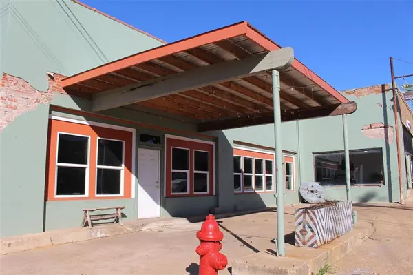 200 E Goliad Avenue, Crockett, TX 75835