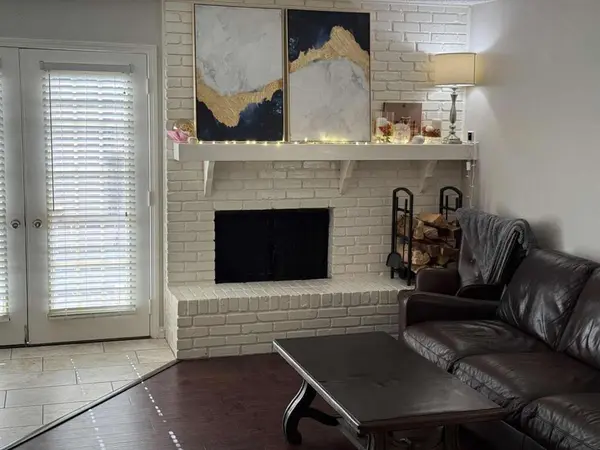 832 Chateau Valee Circle, Bedford, TX 76022