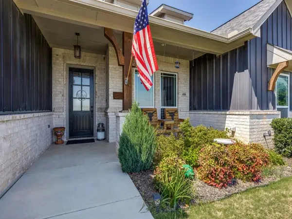 400 Christian Way, Azle, TX 76020