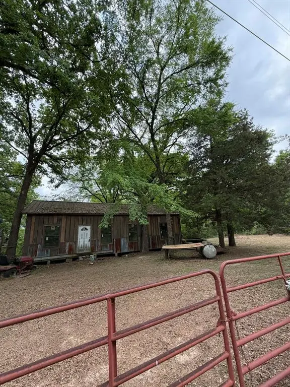 905 Tupuna Drive, Tool, TX 75143