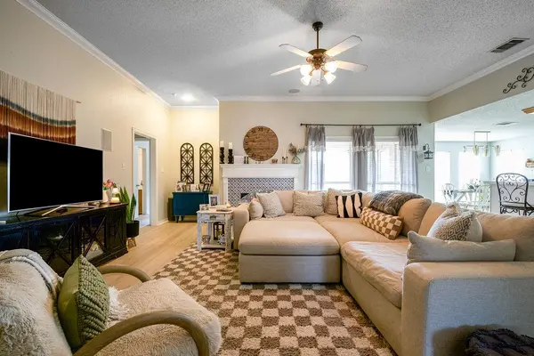 943 Morgan Drive, Burleson, TX 76028