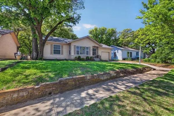 6828 Greenlee Street, Fort Worth, TX 76112