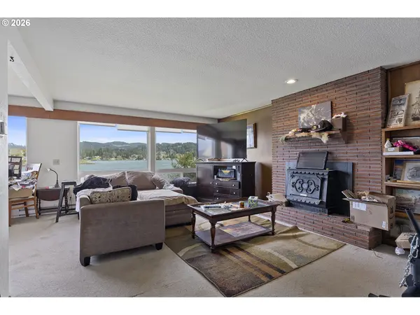 3401 NE YACHT AVE, Lincoln City, OR 97367